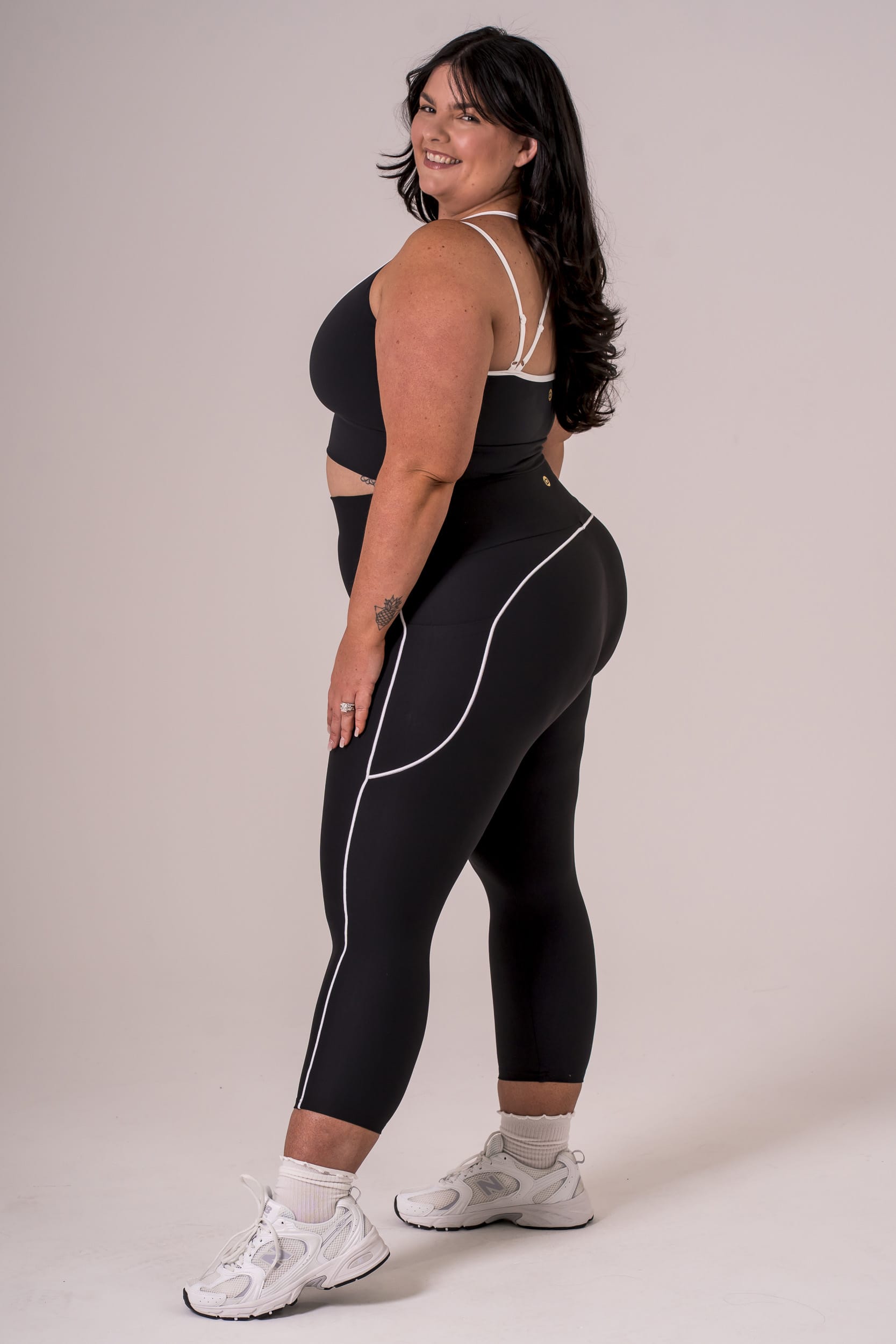 Black Duo Dynamic Pocket Curve Capri