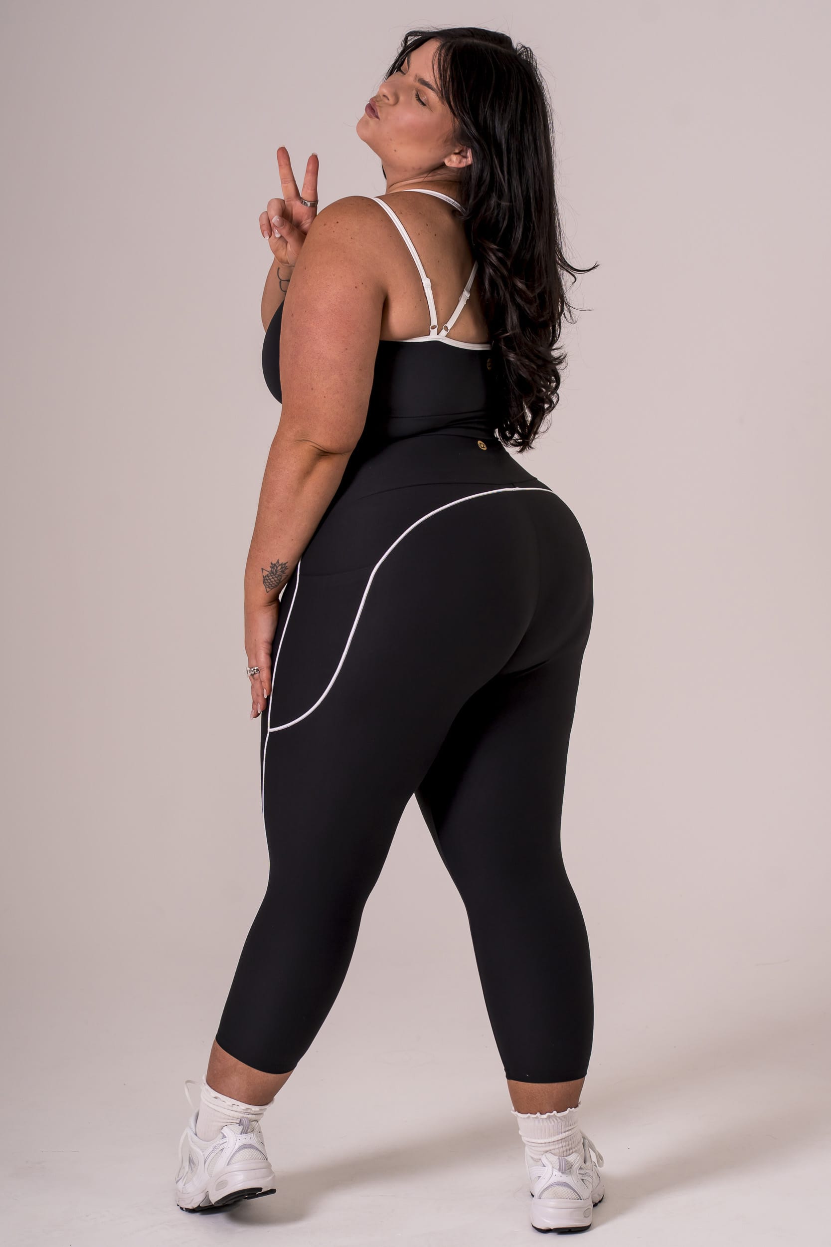 Black Duo Dynamic Pocket Curve Capri