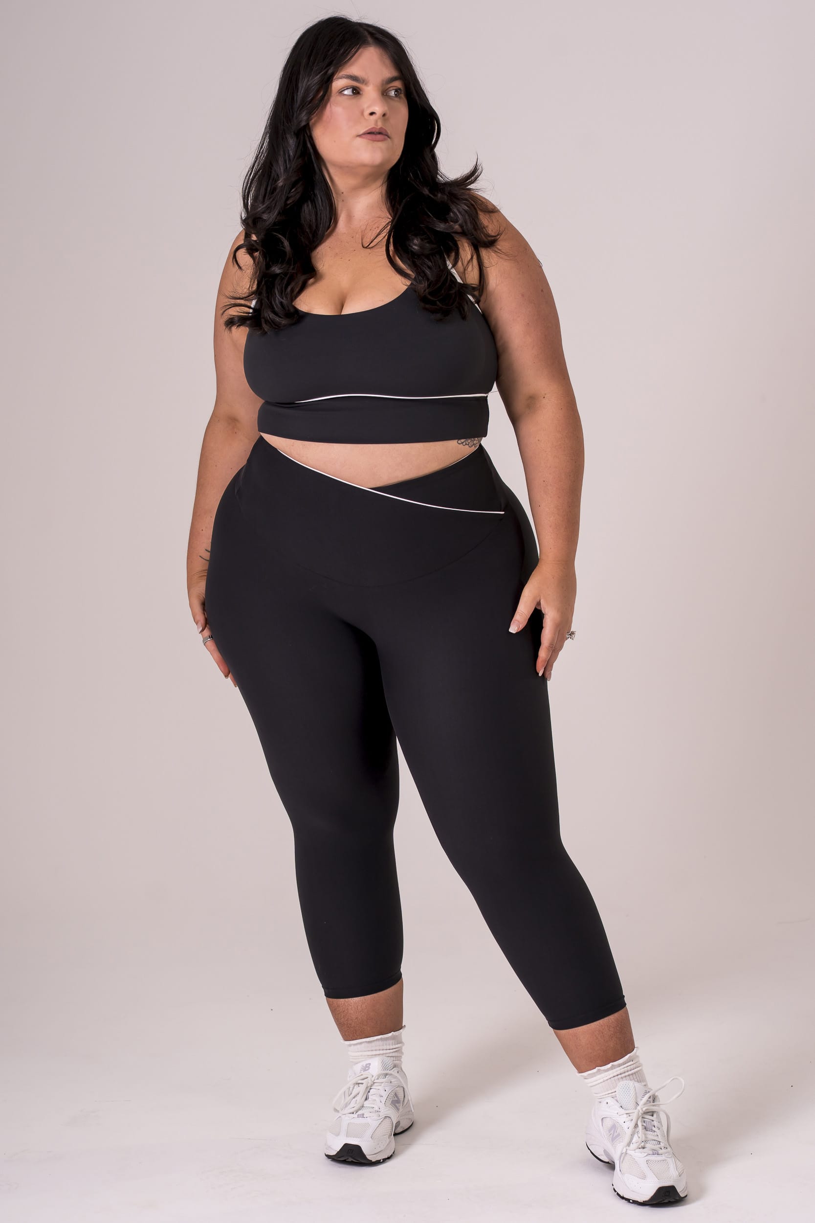 Black Duo Dynamic V Band Capri Leggings