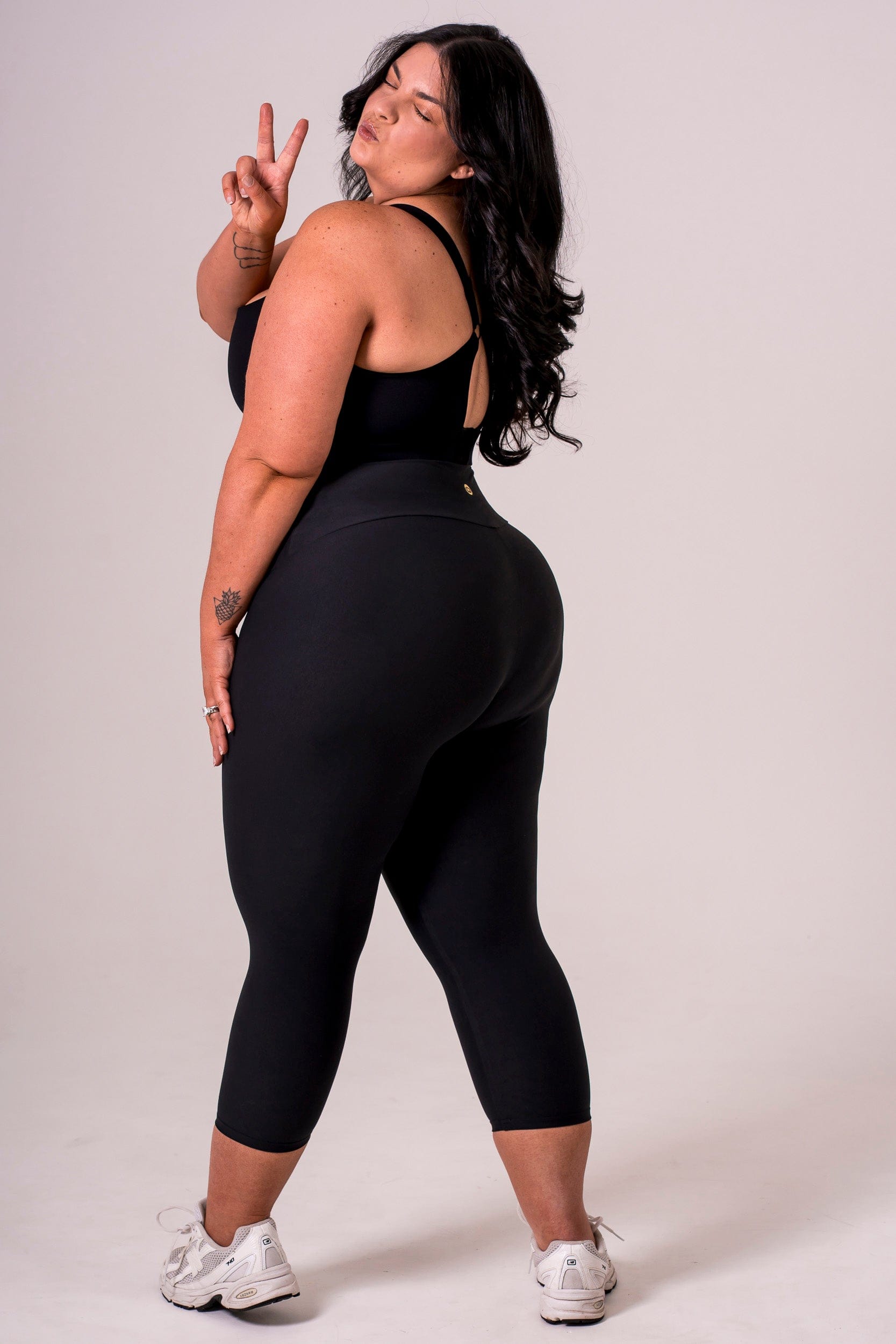 Black Dynamic Extra High Waisted Capri Leggings