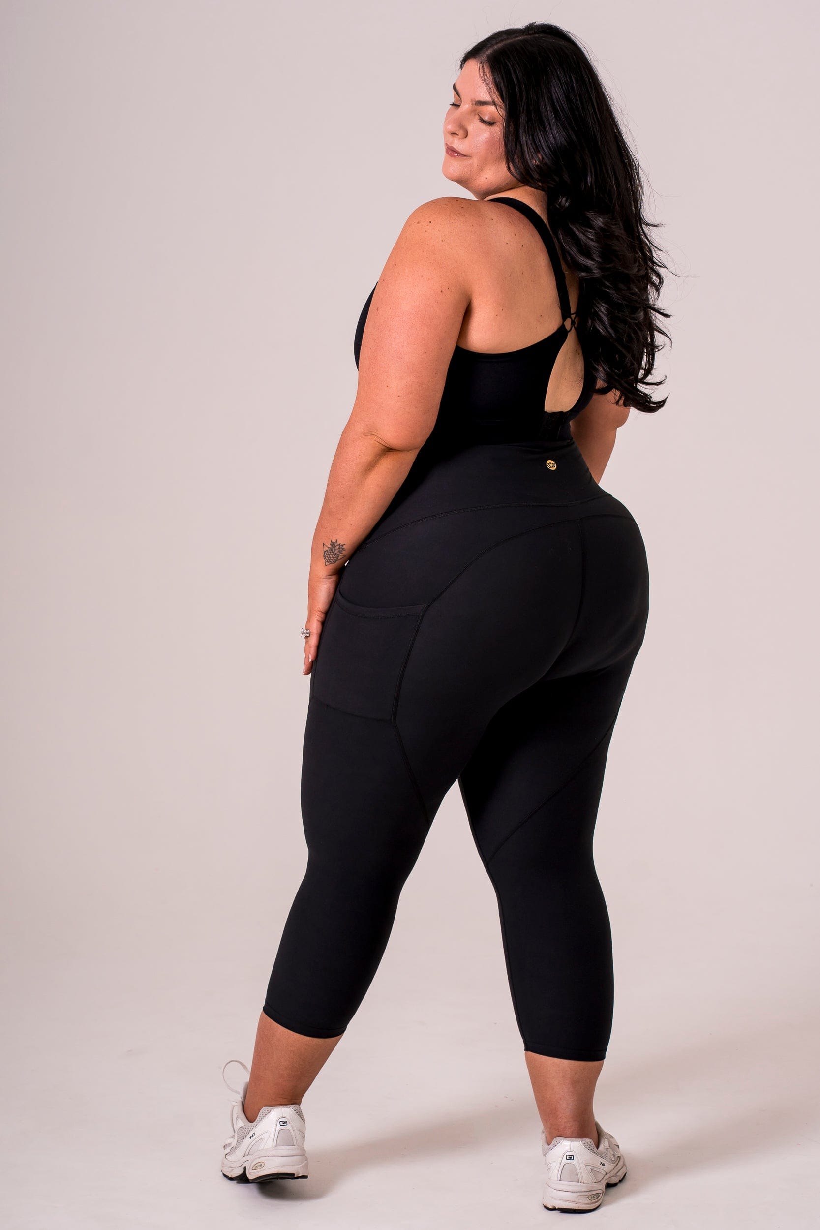 Black Dynamic Extra High Waisted Pocket Shaper Capri Leggings