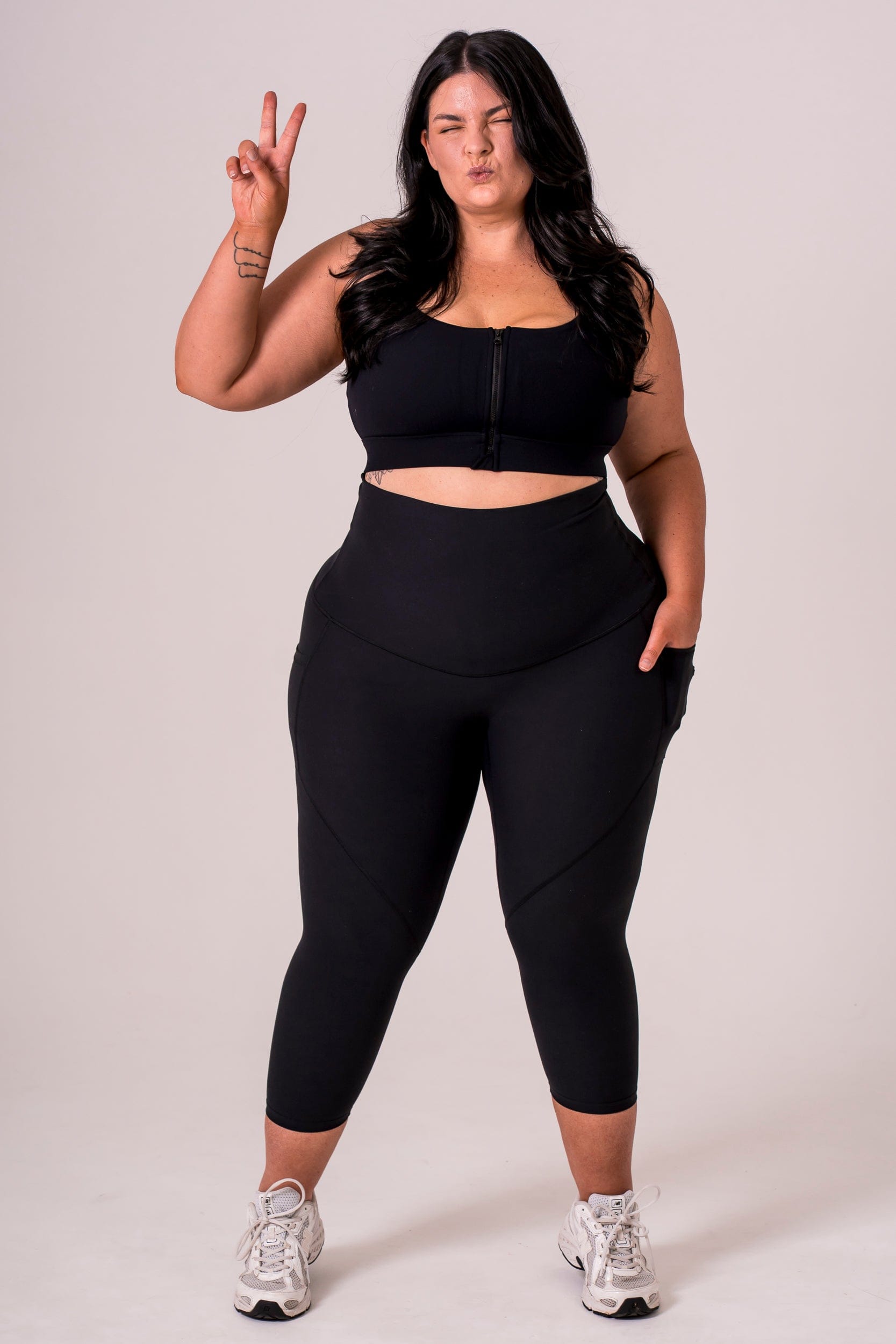 Black Dynamic Extra High Waisted Pocket Shaper Capri Leggings