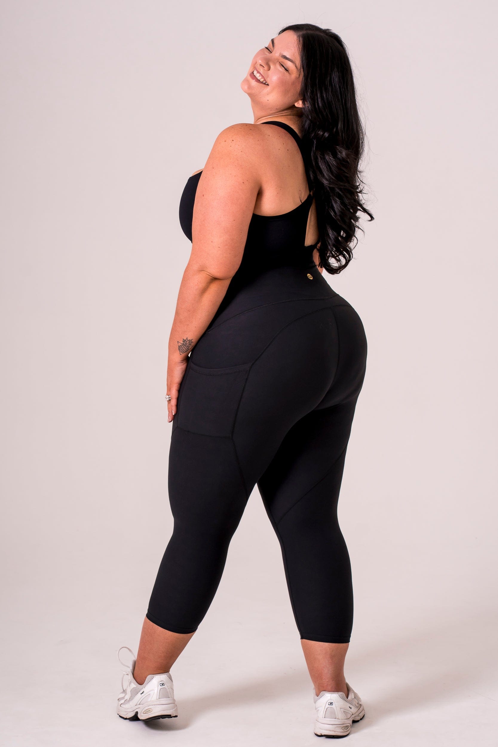 Black Dynamic Extra High Waisted Pocket Shaper Capri Leggings