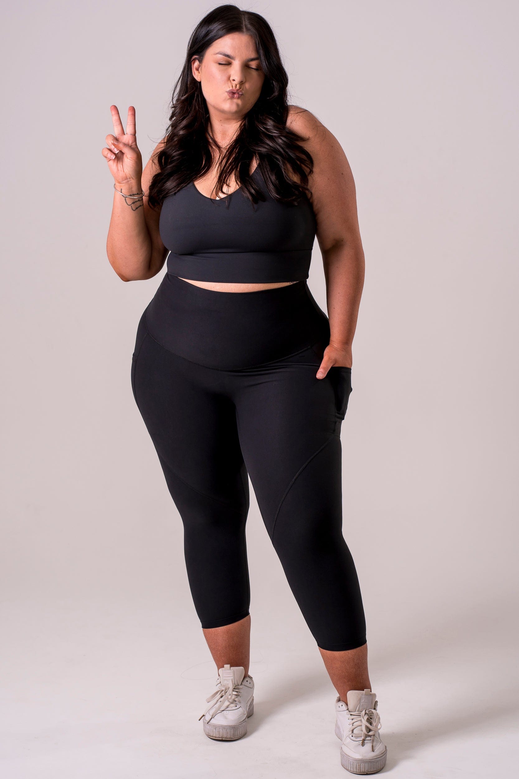 Black Dynamic High Waisted Pocket Shaper Capri Leggings