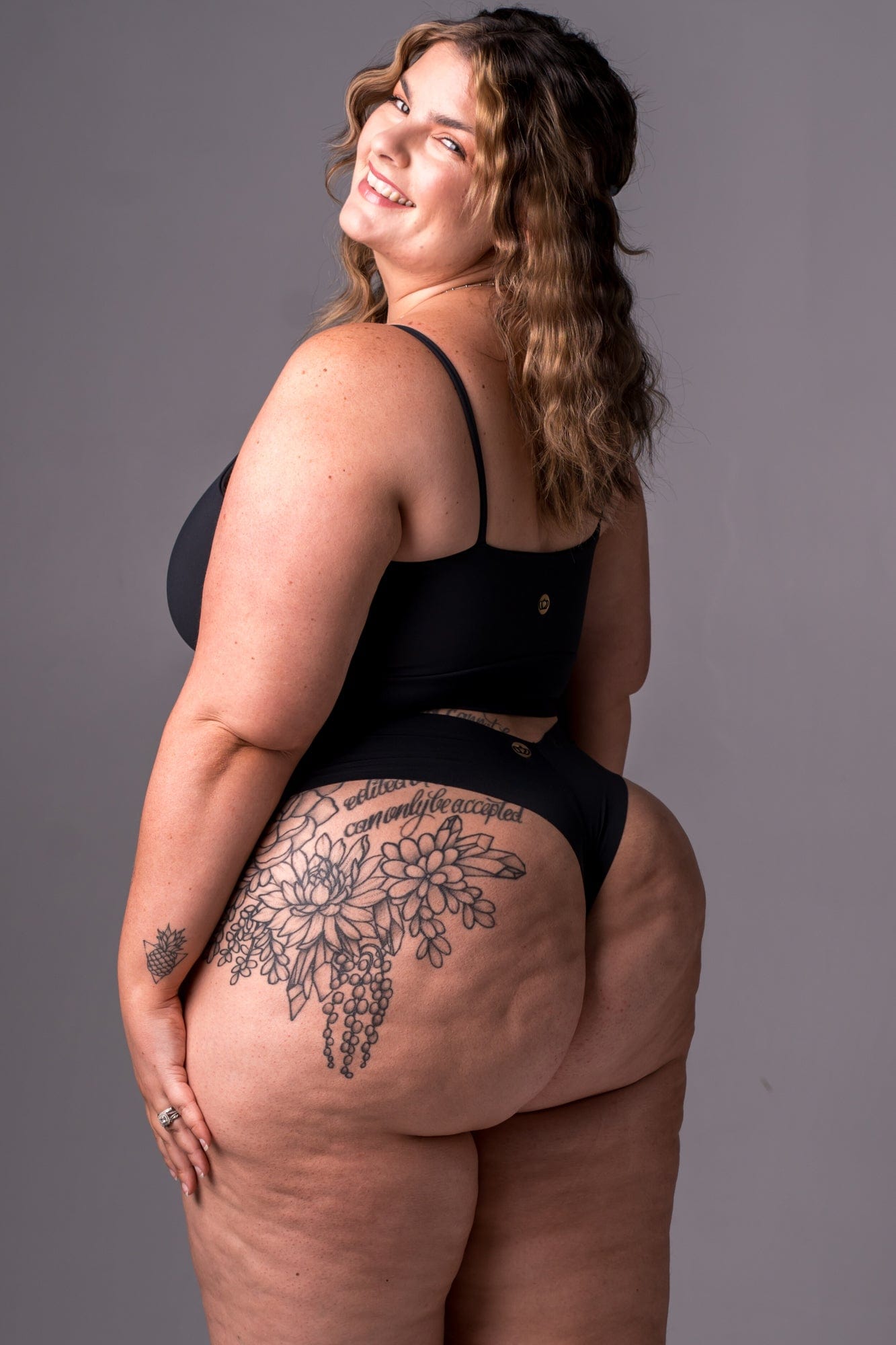 Black Regal Luxe Bed Crop