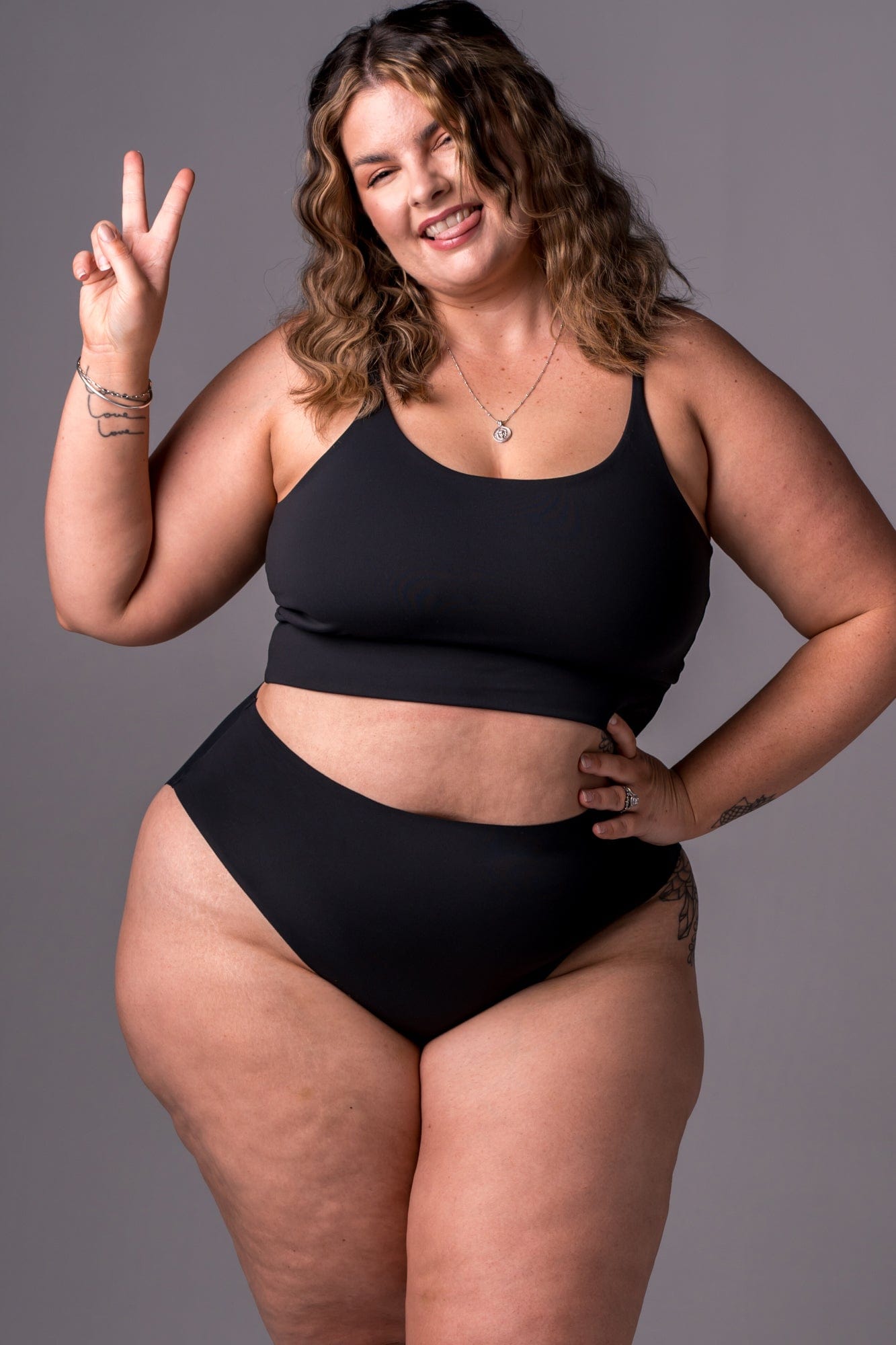 Black Regal Luxe Bed Crop