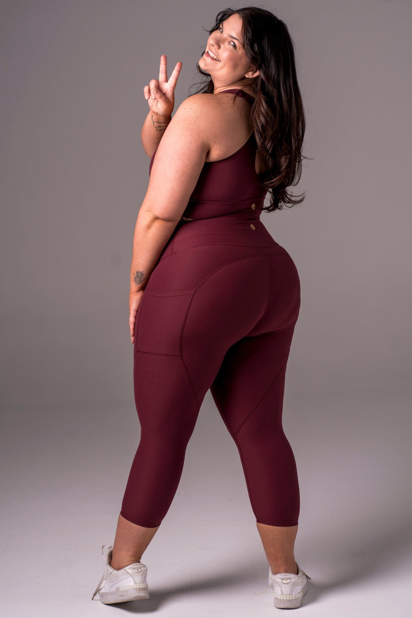 Cherry Cola Dynamic High Waisted Pocket Shaper Capri Leggings