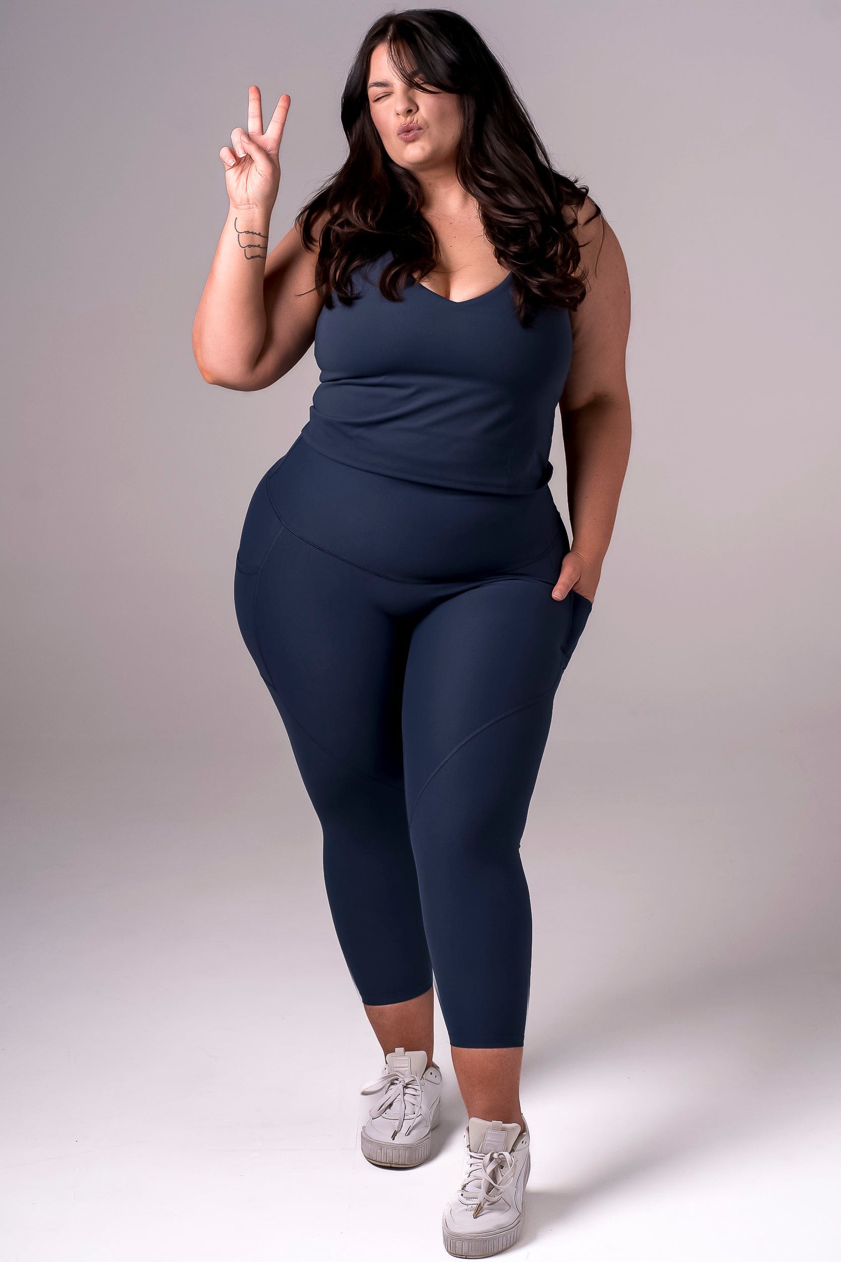 Midnight Dynamic High Waisted Pocket Shaper Capri Leggings