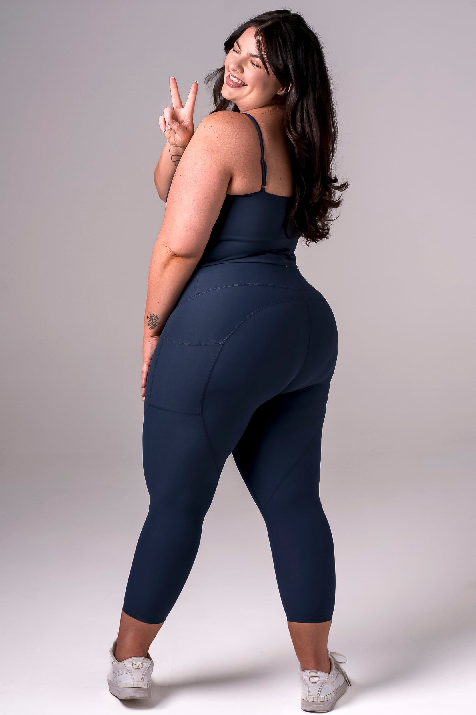 Midnight Dynamic High Waisted Pocket Shaper Capri Leggings
