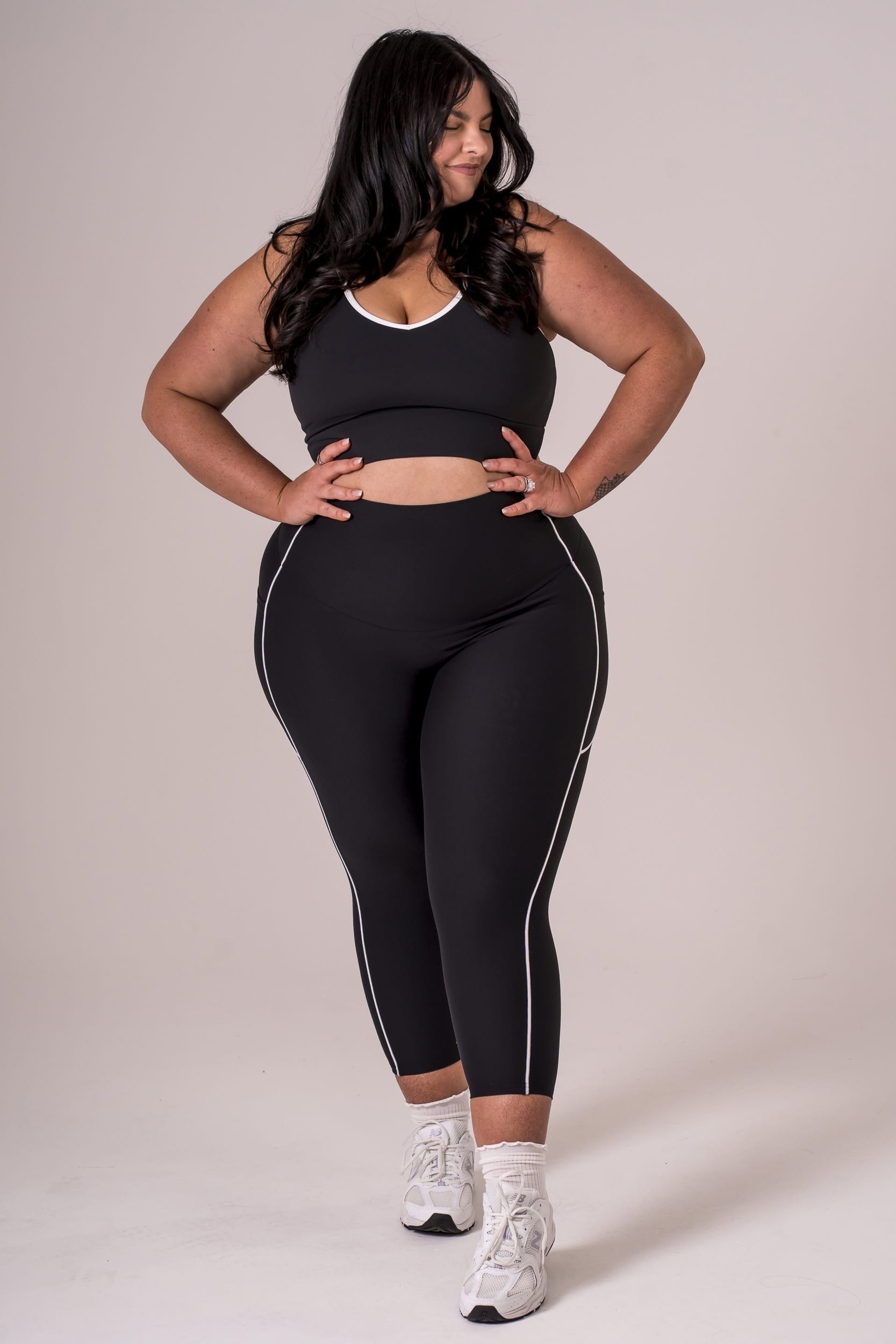 Black Duo Dynamic Pocket Curve Capri