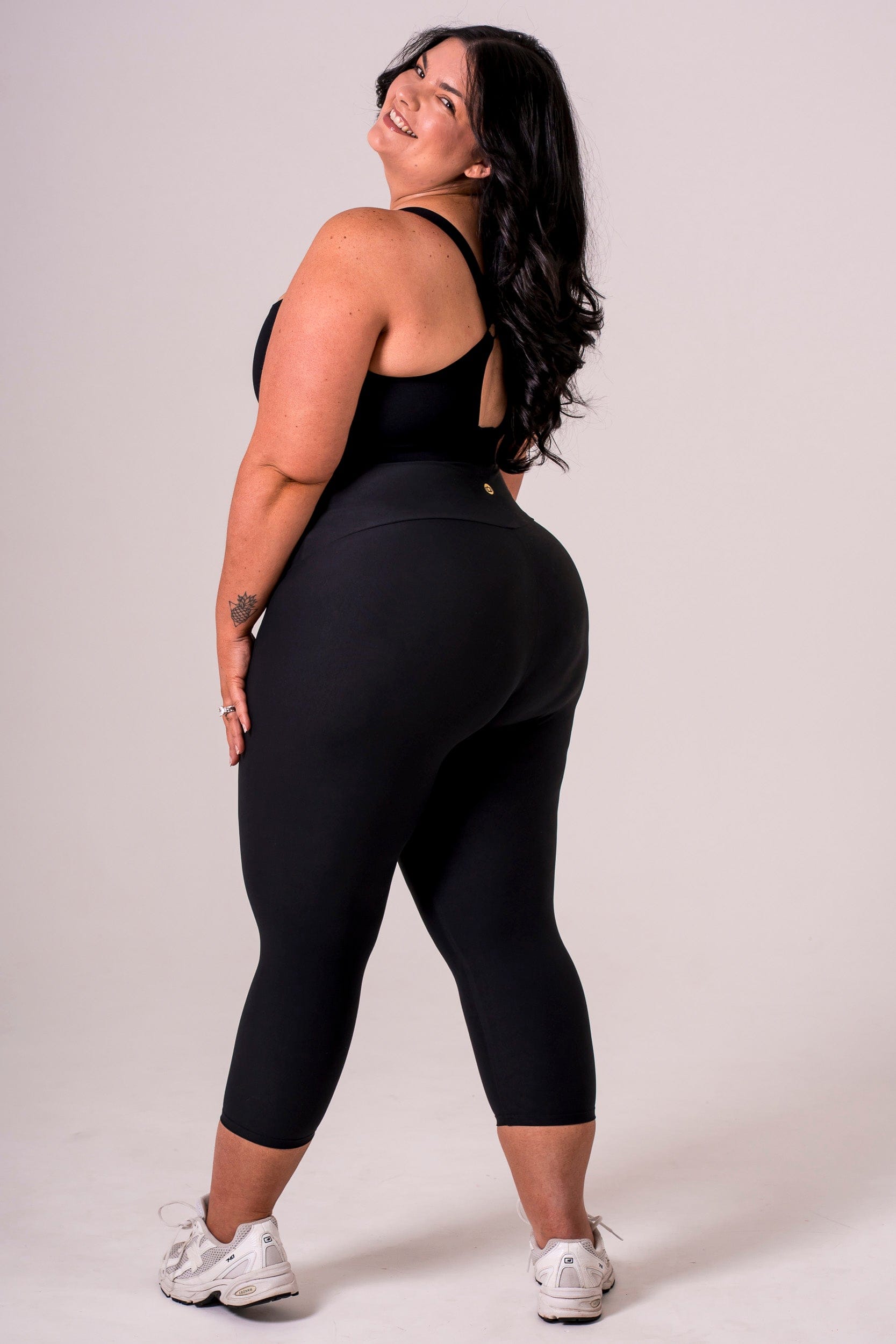 Black Dynamic Extra High Waisted Capri Leggings