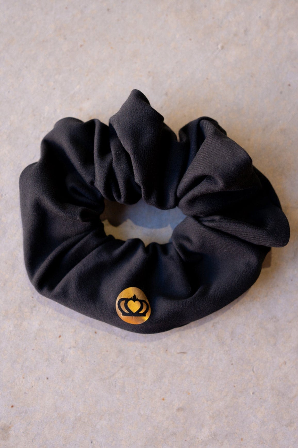 Black Dynamic Scrunchie OS