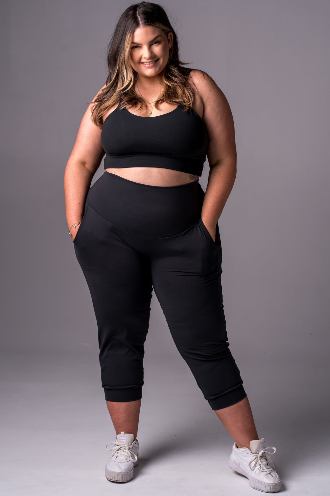 Black Regal Luxe Capri Jogger