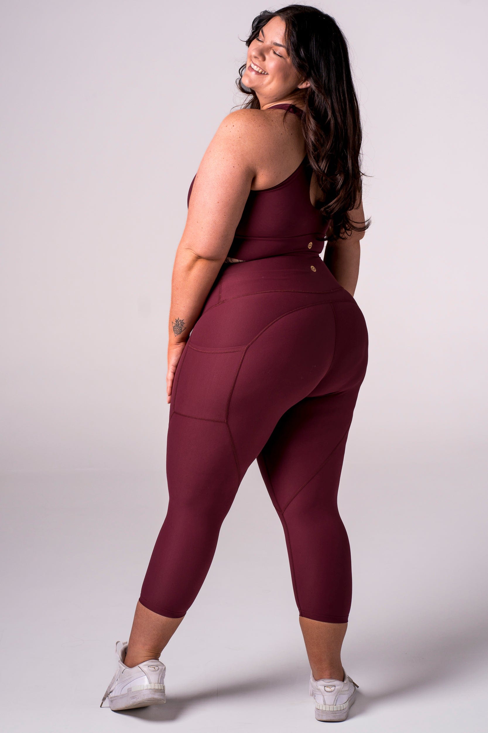 Cherry Cola Dynamic High Waisted Pocket Shaper Capri Leggings
