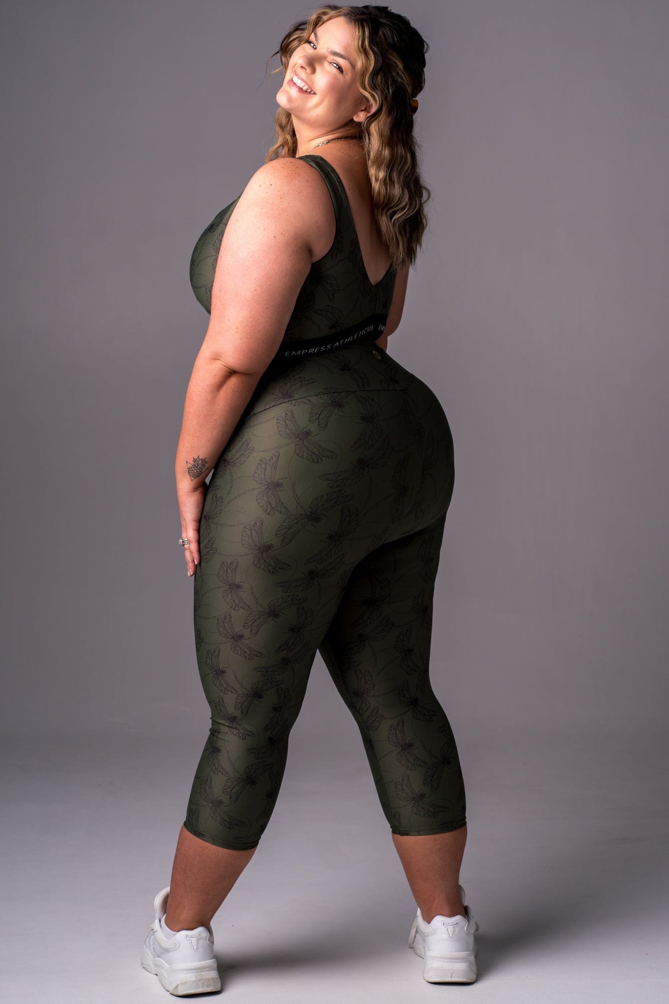 Dragon In Flight Dynamic High Waisted Seamless Front Capri Leggings