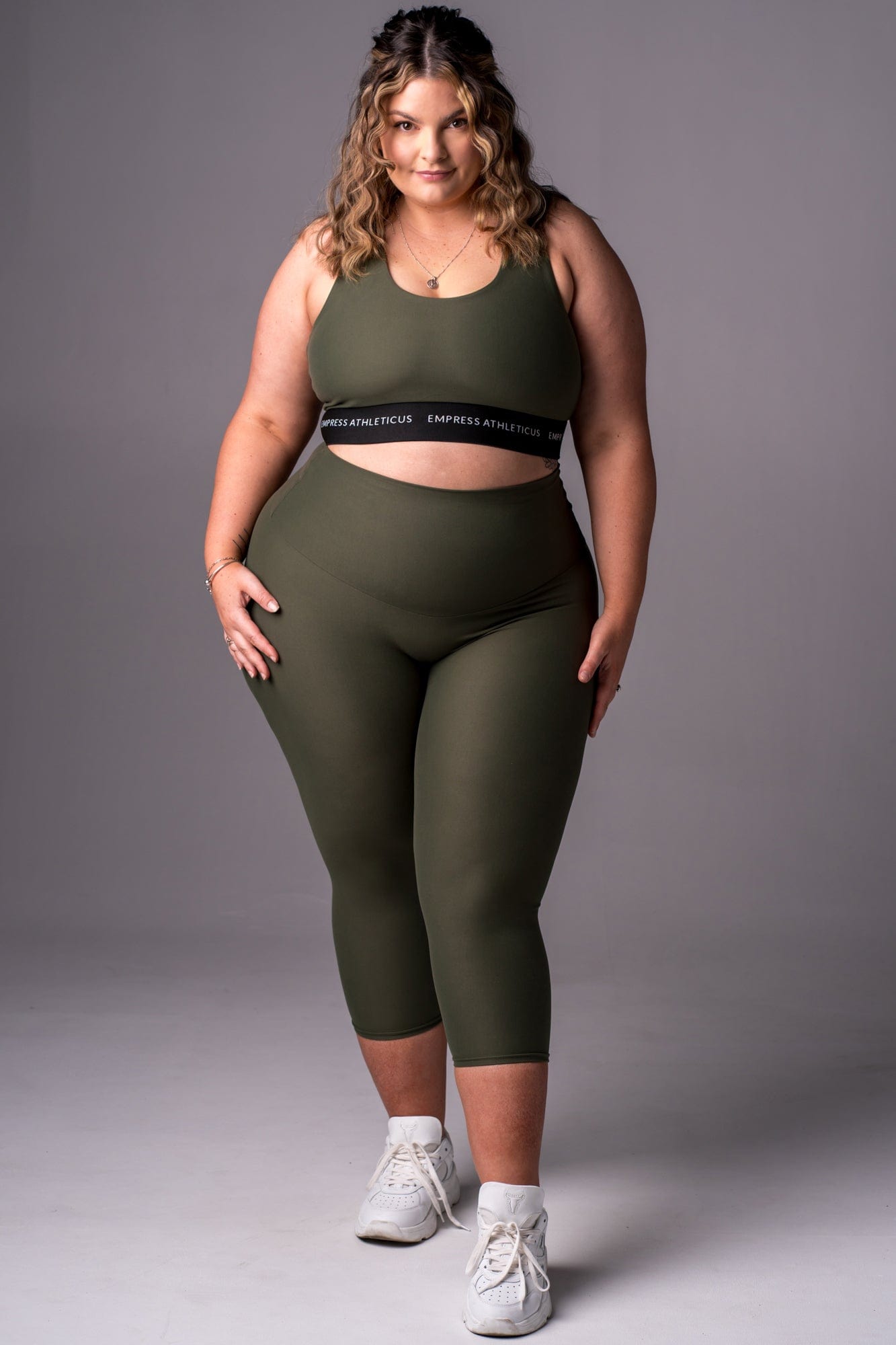 Huntress Dynamic High Waisted Seamless Front Capri Leggings