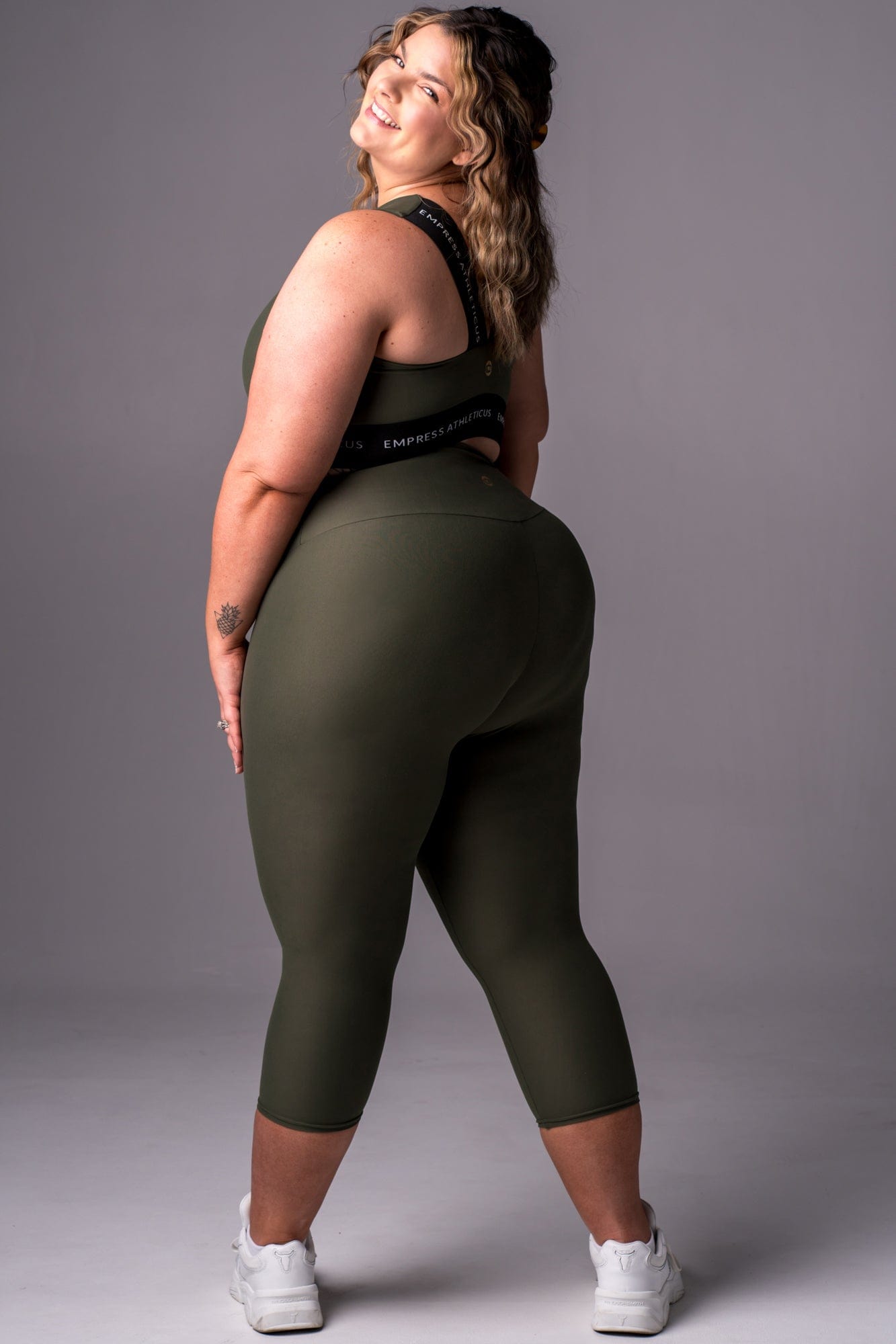 Huntress Dynamic High Waisted Seamless Front Capri Leggings