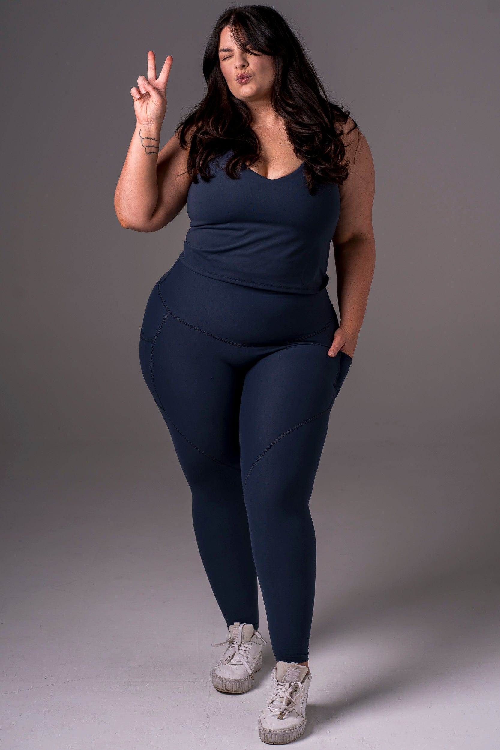 Midnight Dynamic High Waisted Pocket Shaper Ankle Biter Leggings