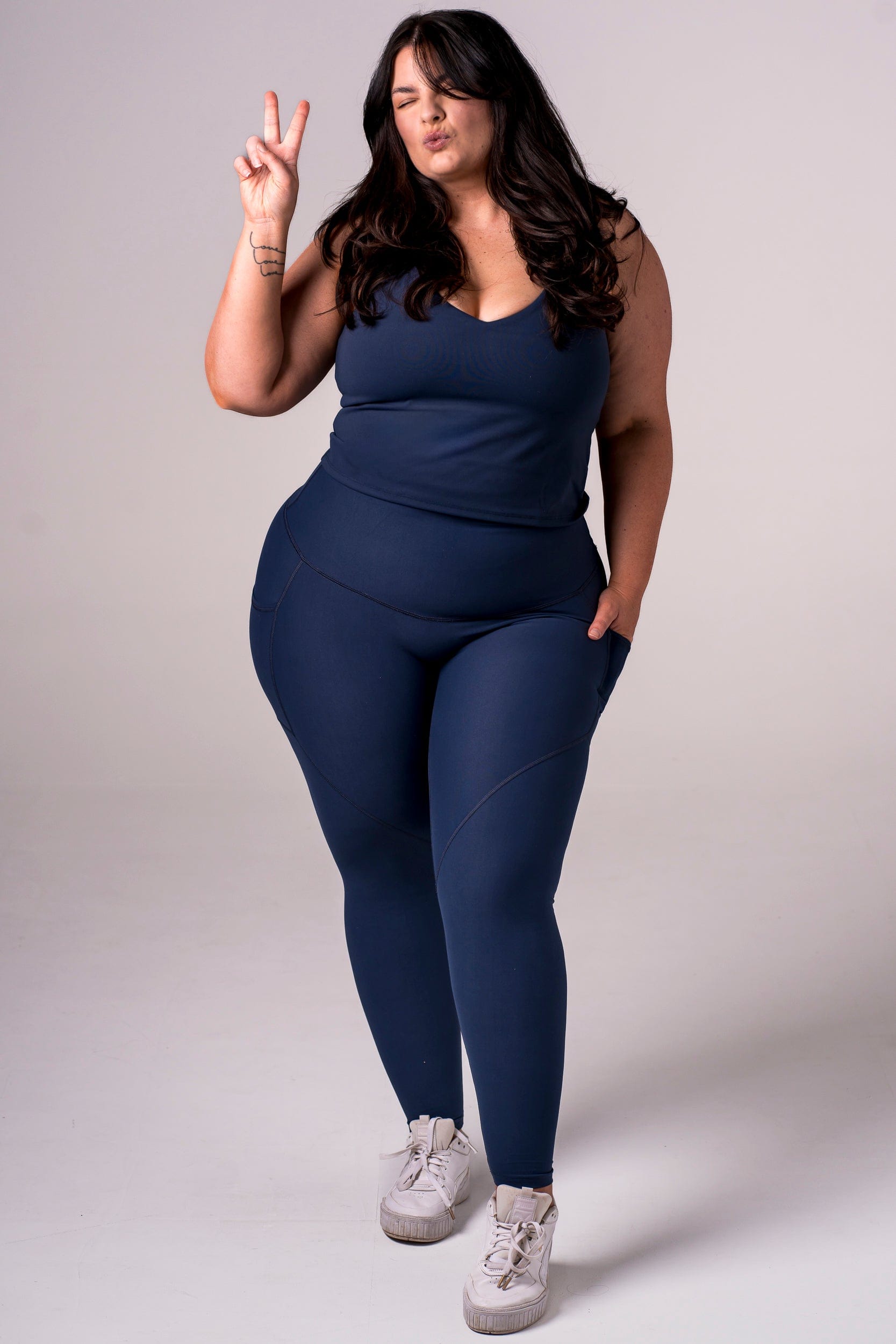 Midnight Dynamic High Waisted Pocket Shaper Ankle Biter Leggings