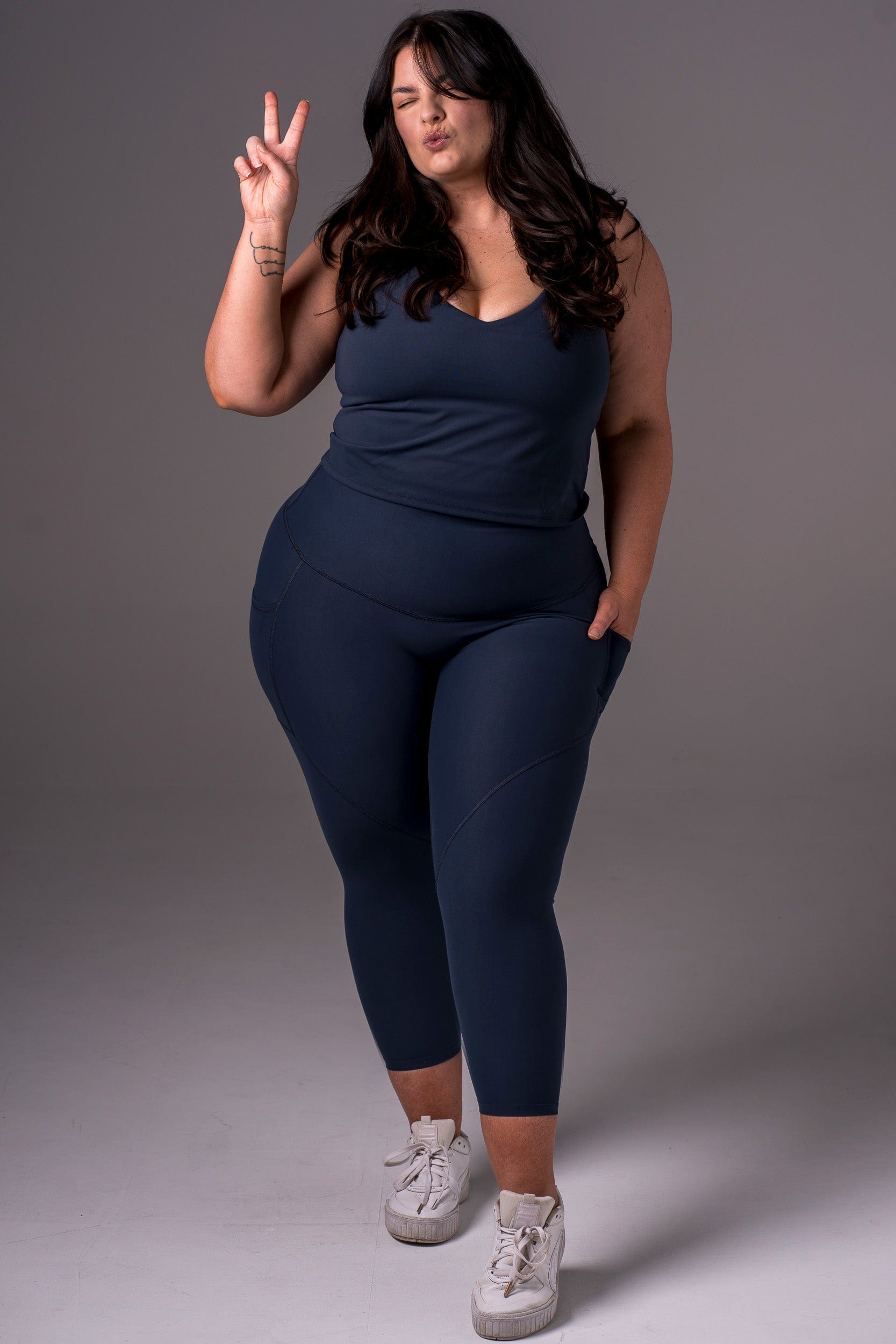 Midnight Dynamic High Waisted Pocket Shaper Capri Leggings