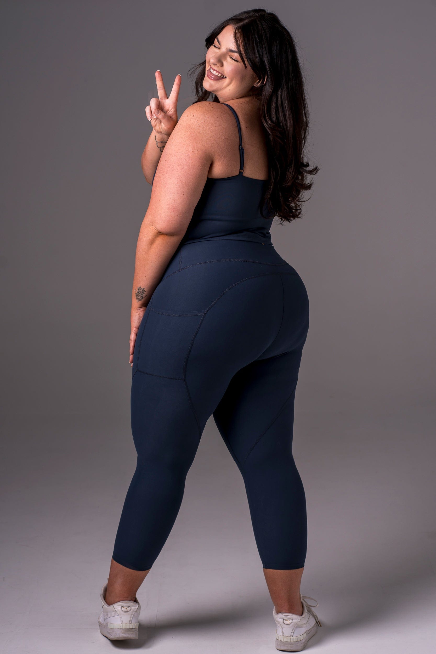 Midnight Dynamic High Waisted Pocket Shaper Capri Leggings
