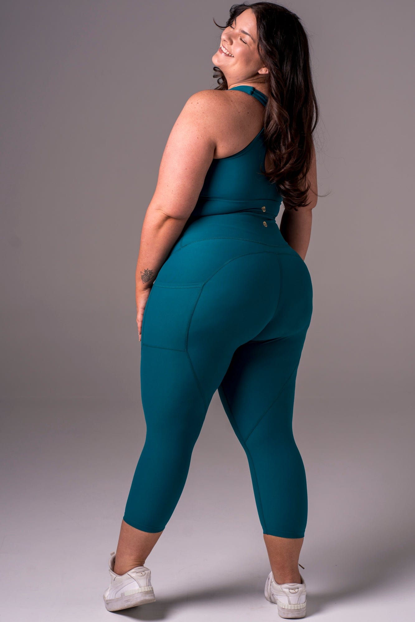 Ocean Dynamic High Waisted Pocket Shaper Capri Leggings