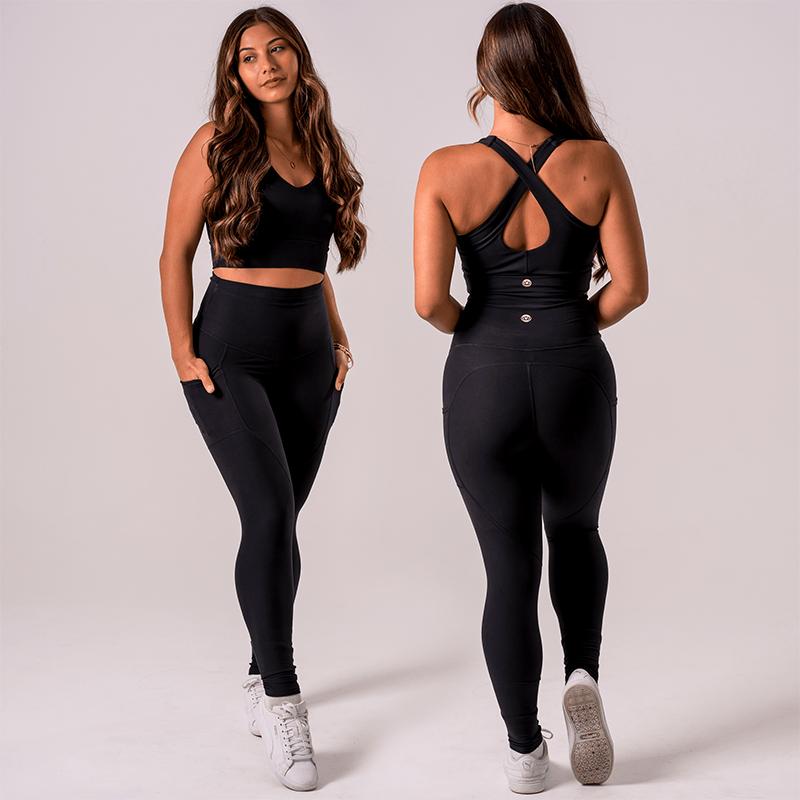 Tahisha wearing the leggings — size S