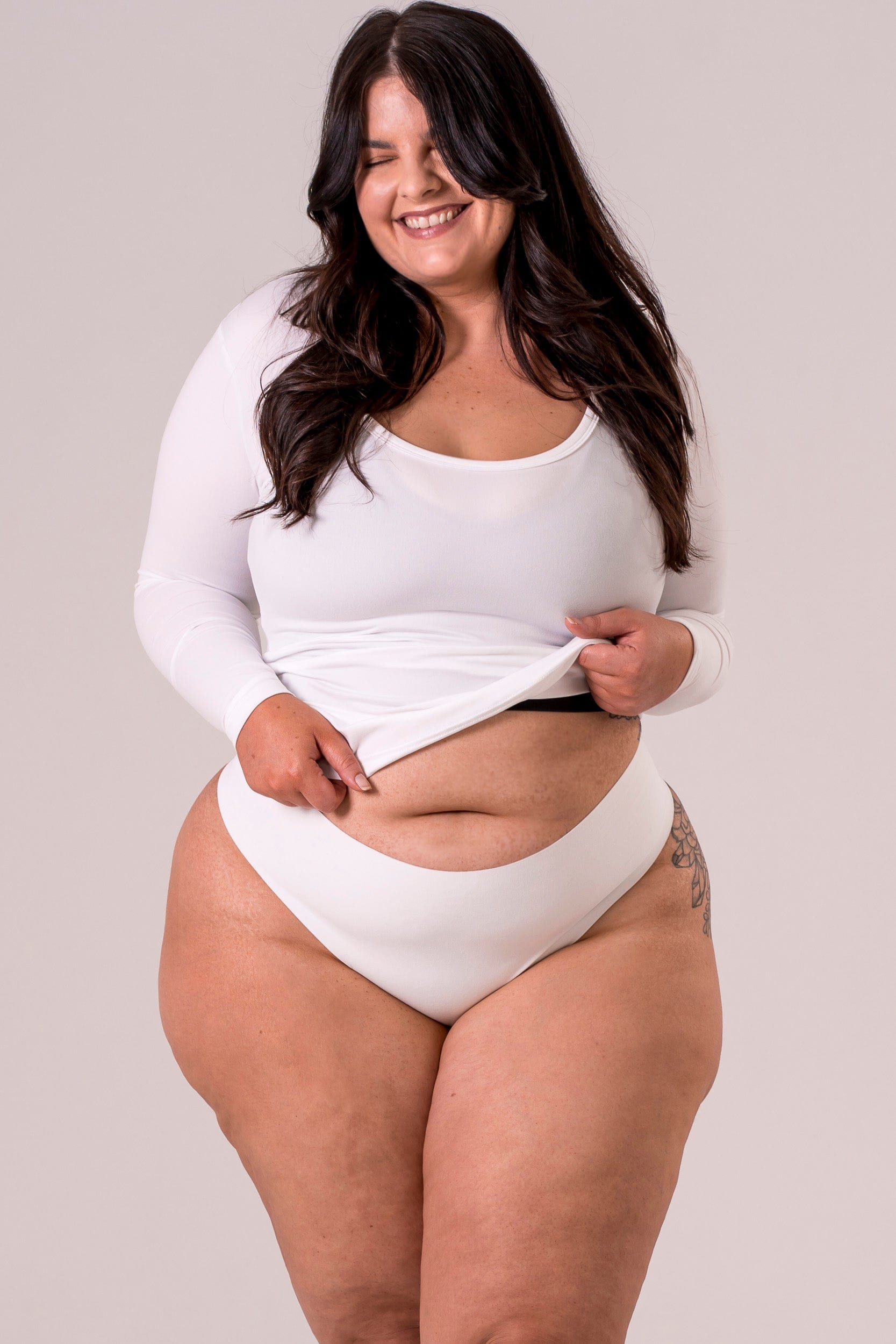 White Fitted Scoop Neck Long Sleeve Tee